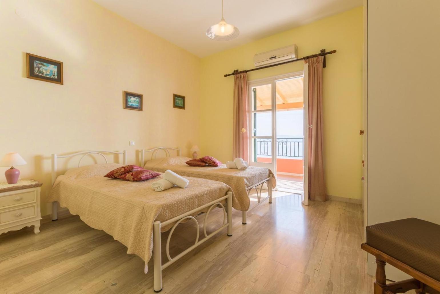 Villa Aris Gimari Exterior photo