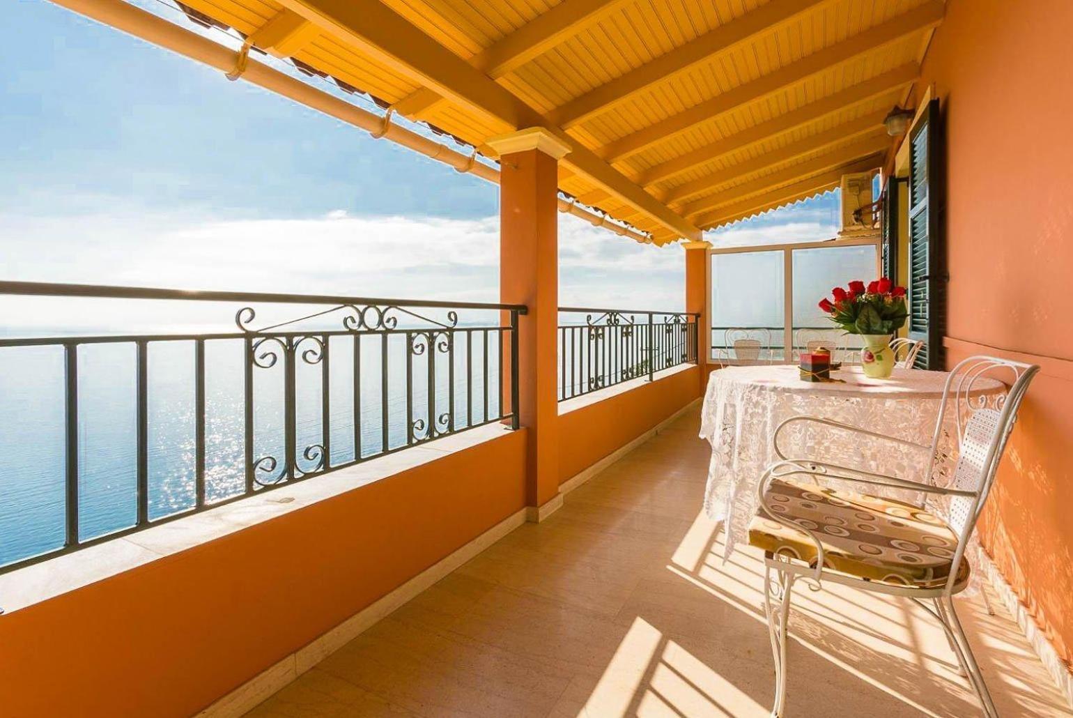 Villa Aris Gimari Exterior photo